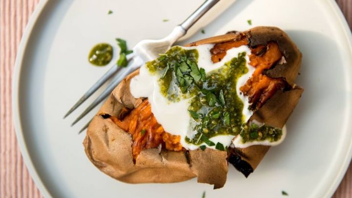 Batata Asada con Chimichurry.